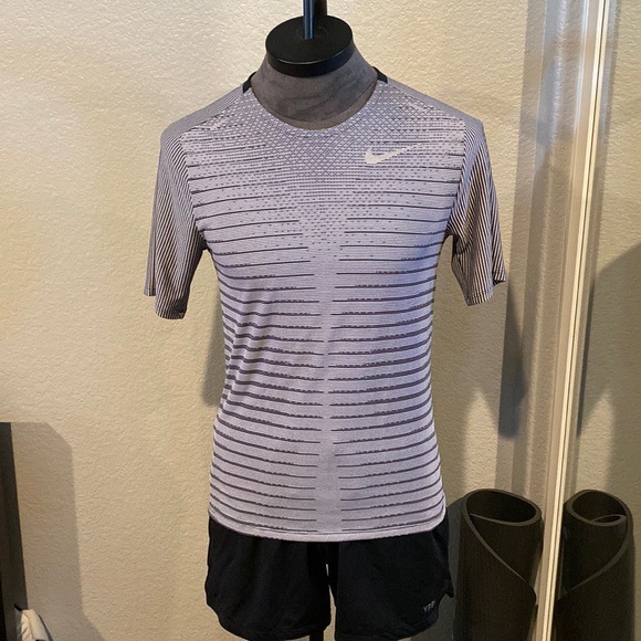 Mens Nike workout shirt - Picture 1 of 4